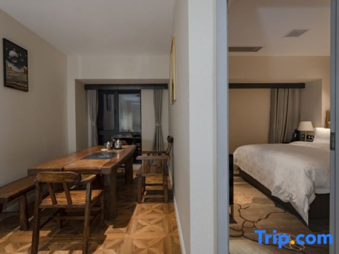 Deluxe Double Suite