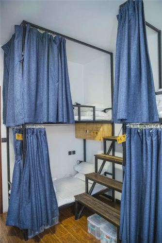 Zeako Youth Hostel