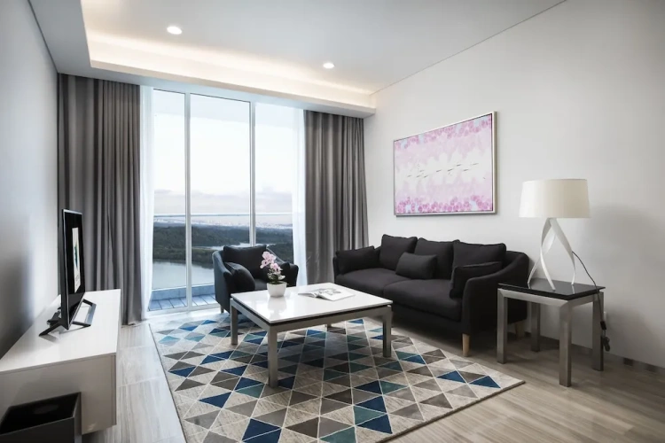 2 Bedrooms Premier Apartment with balcony and with partial sea view