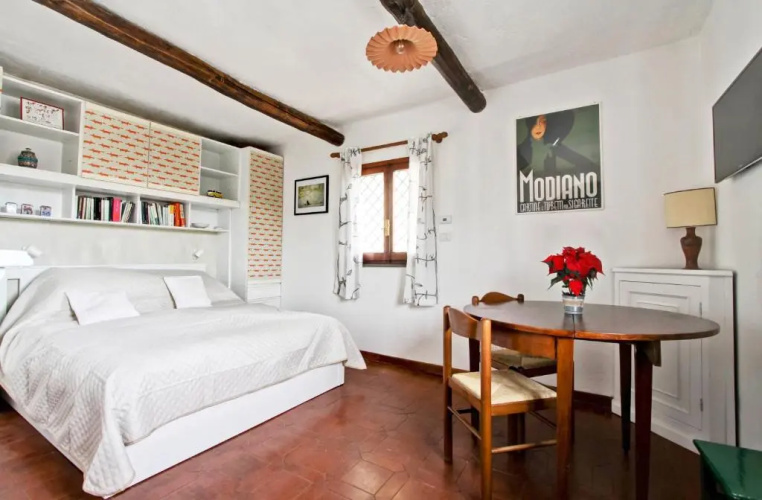 In the Clouds over Trastevere, penthouse studio