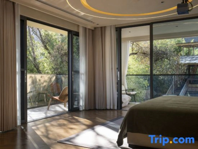 Premium Double room with land view