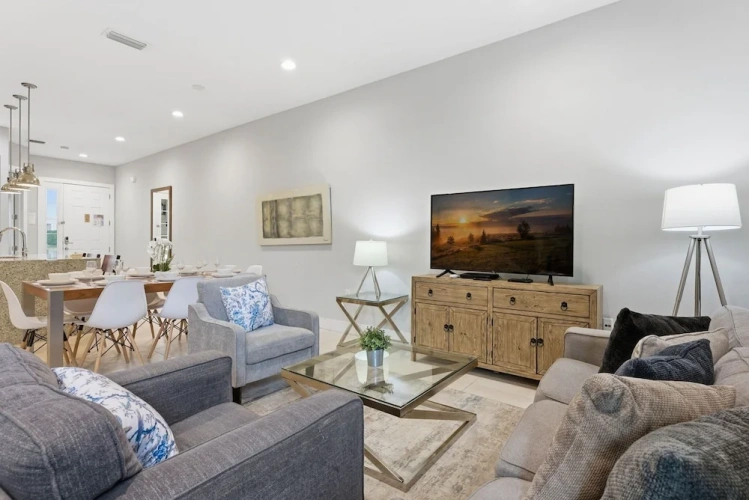 4 Bedrooms Villa