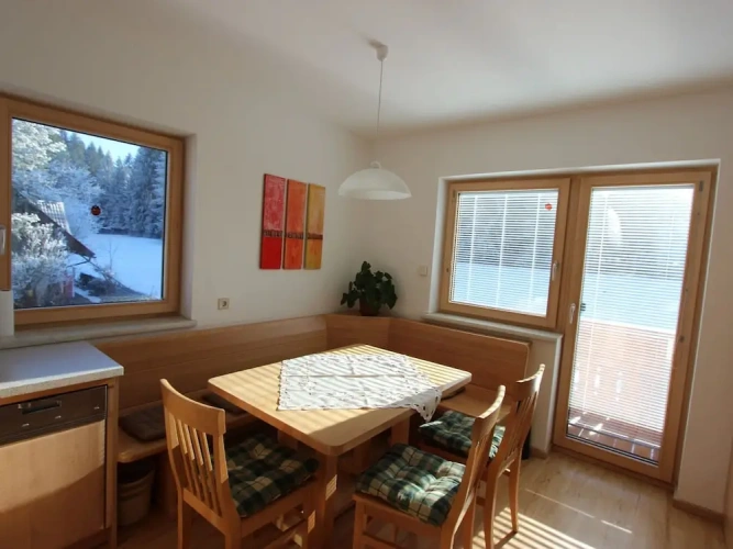 4 Bedrooms Classic Apartment