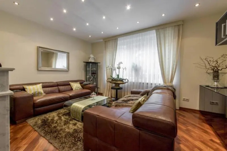 4892 Privatapartment List