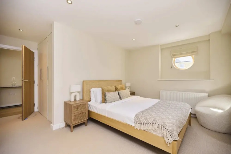 Putney Terrace Apartment