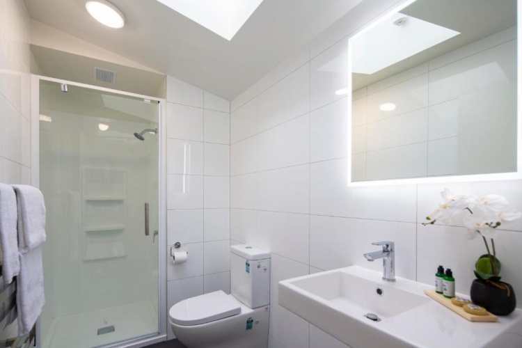 3 Bedrooms Apartment