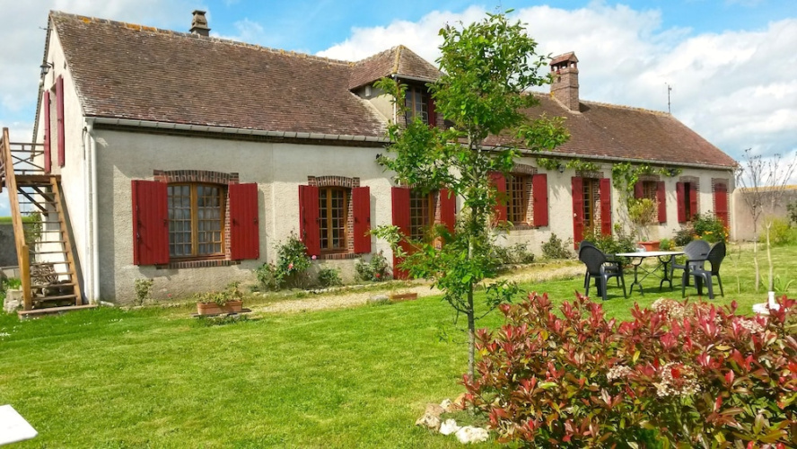 La Longere Aux Volets Rouges