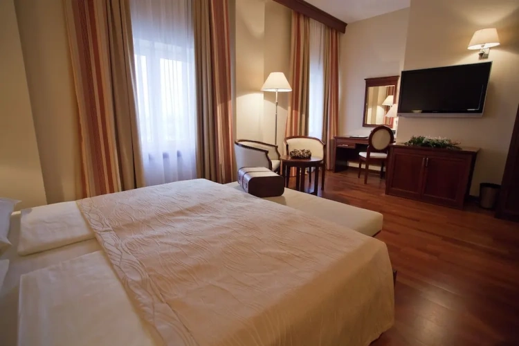 Superior Double room with city view