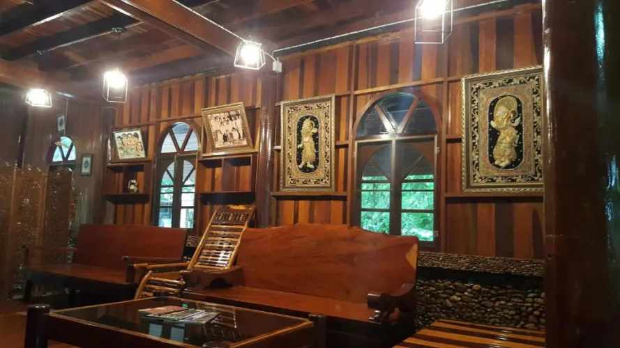 Ratmanee House