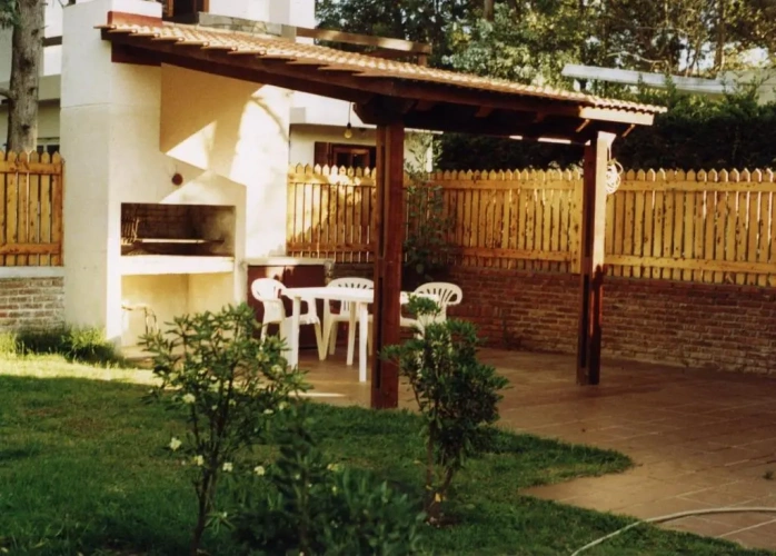 2 Bedrooms Cottage