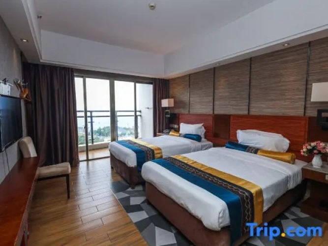 Deluxe Family Suite with balcony and with sea view