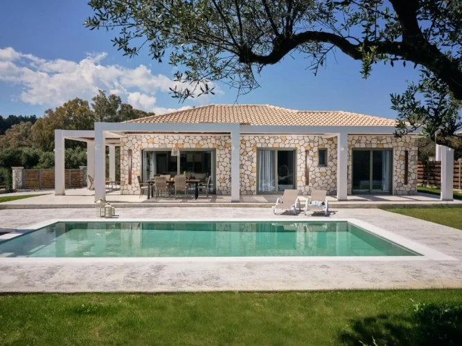 3 Bedrooms Villa