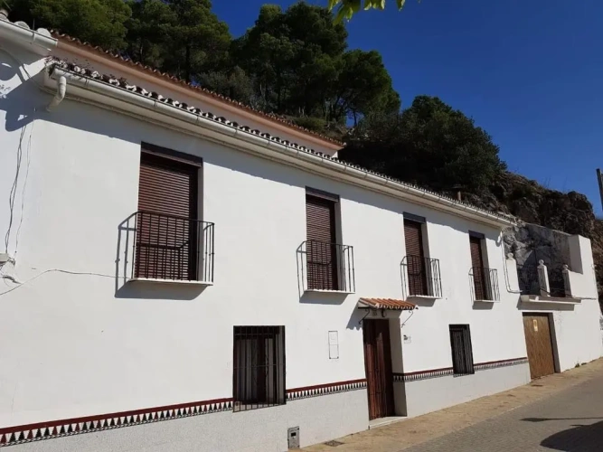 6 Bedrooms Cottage