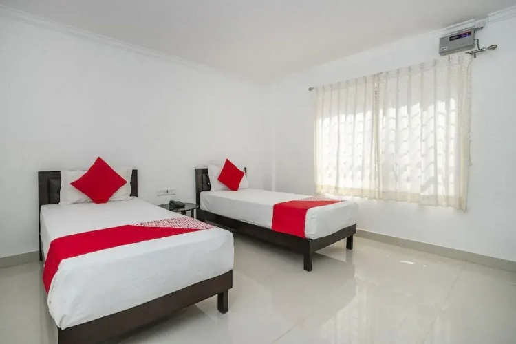 Hotel Cosmopolitan By OYO Rooms