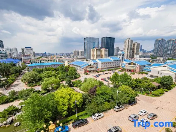 Yanzi Resort