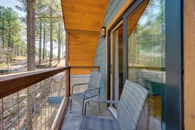 Serene Broken Bow Cabin w/ Hot Tub & Fire Pit!