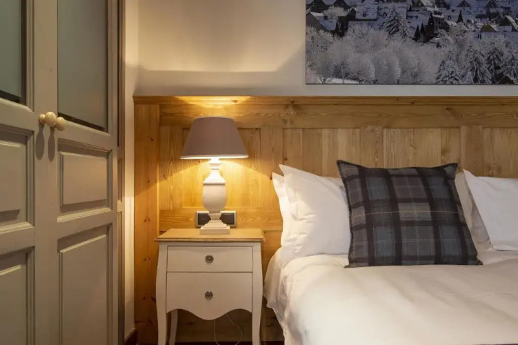 Eira Ski Lodge