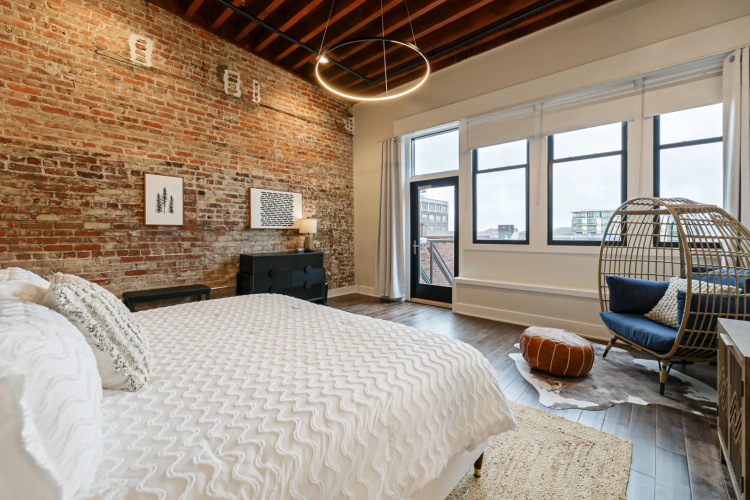 Park View Penthouse Suite 301