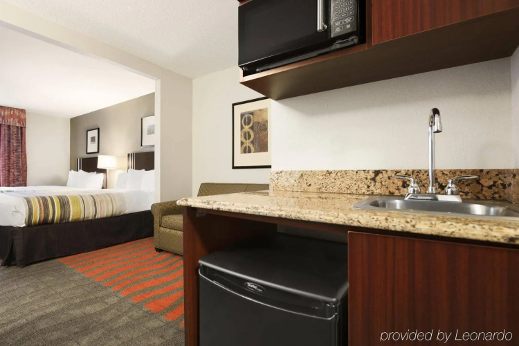 Country Inn & Suites by Radisson, Dearborn, MI
