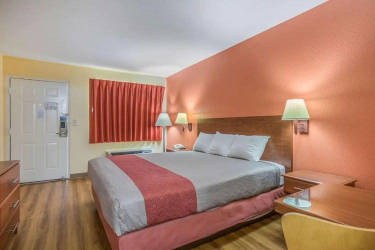 Rodeway Inn & Suites