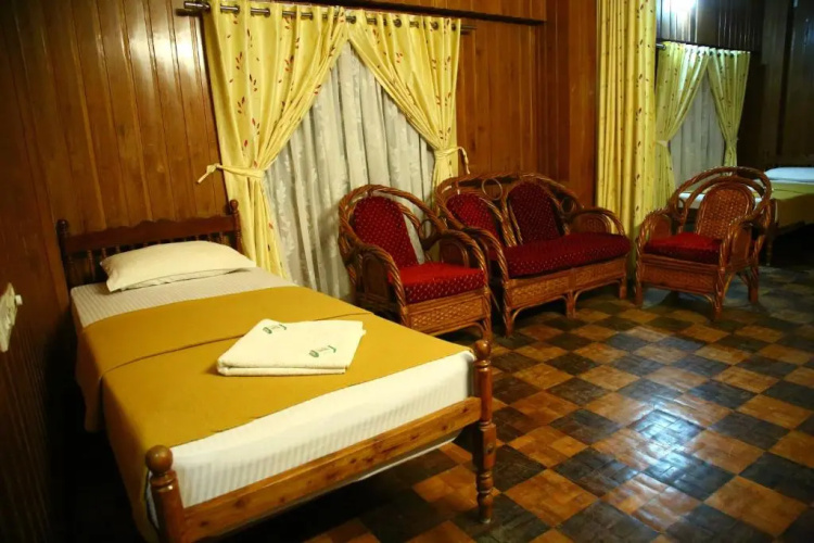 Lake Palace Family Resort Kumarakom