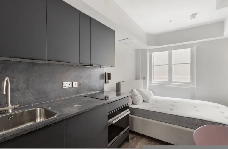 Modern Studio at Inverness Terrace