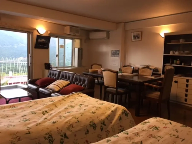 5 Bedrooms Apartment with balcony