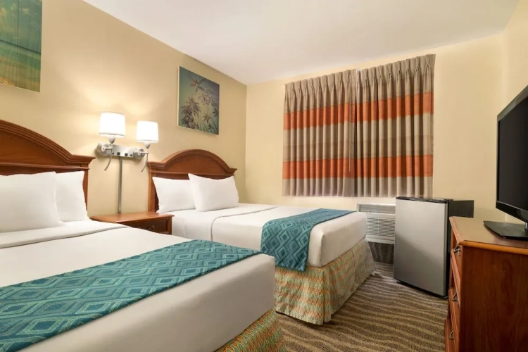 Standard Triple room
