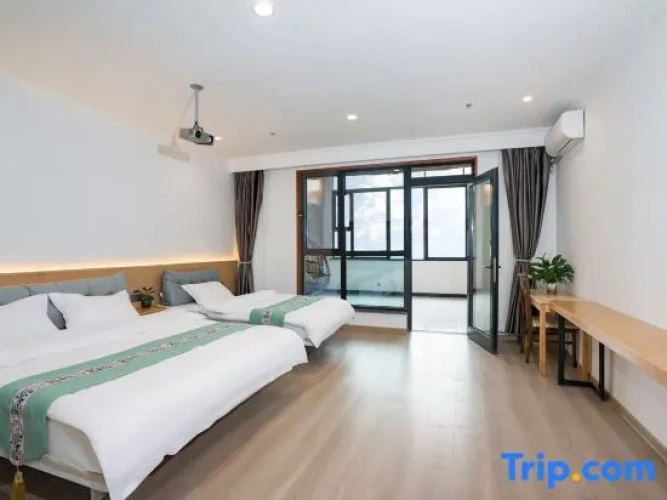 Grand Double Family room with balcony