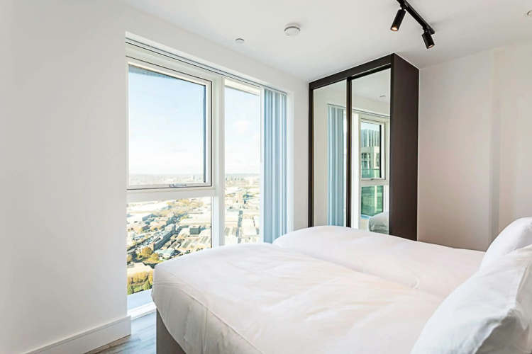 Beautiful 2 Bed Icon Tower Flat 5