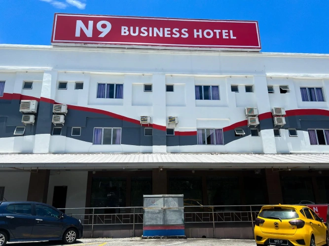 OYO 43955 N9 Business Hotel
