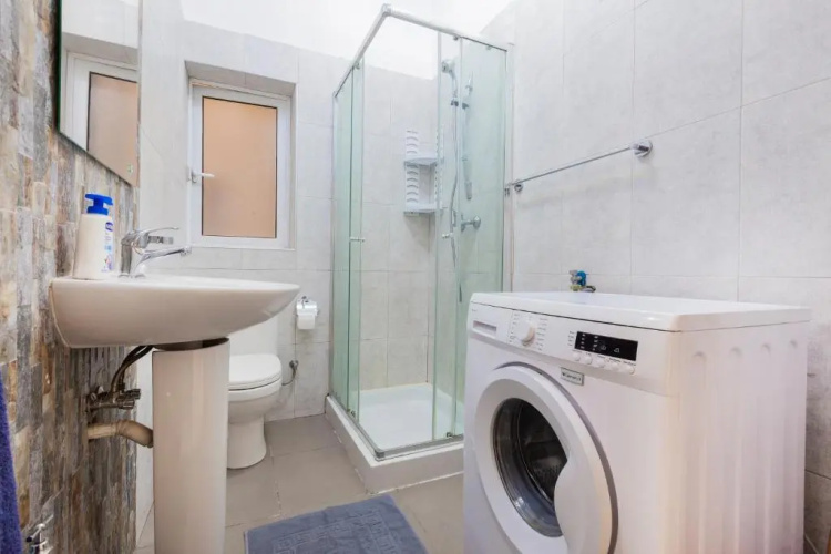 PC3- Centrally Located Apt-Close to University