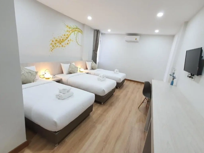 Standard Triple room