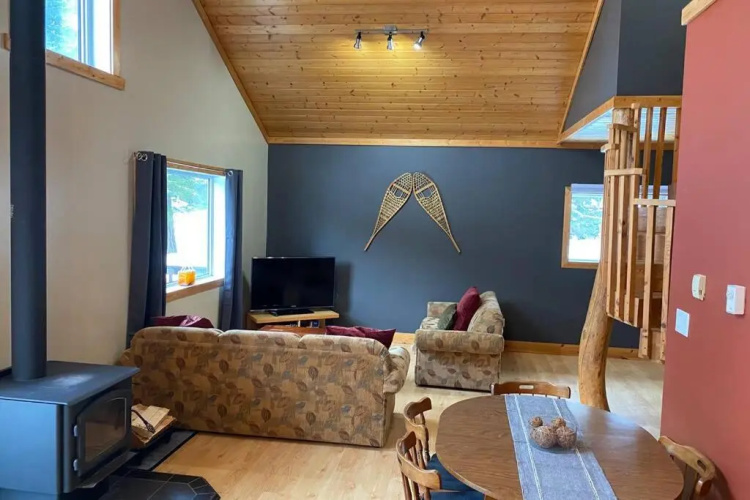 Gudjonson Getaway - 2 bed 2 bath Cabin