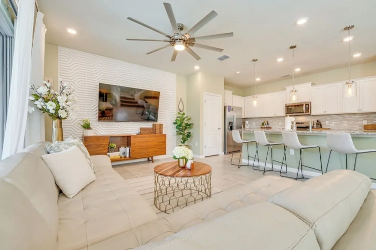 5 Bedrooms Apartment