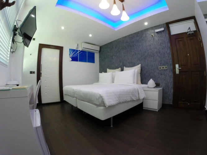 Airport Beach Hotel