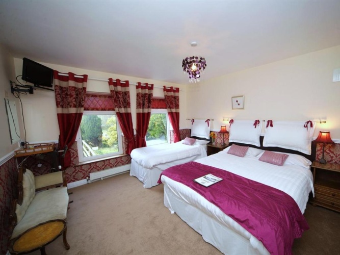 Standard Triple room