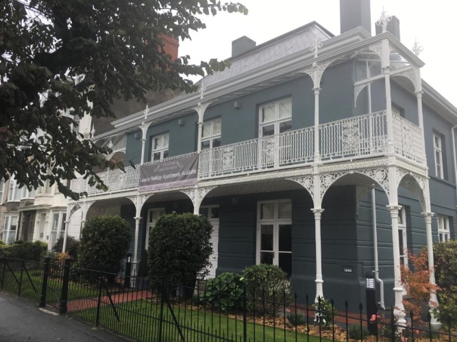 Deluxe Apartment