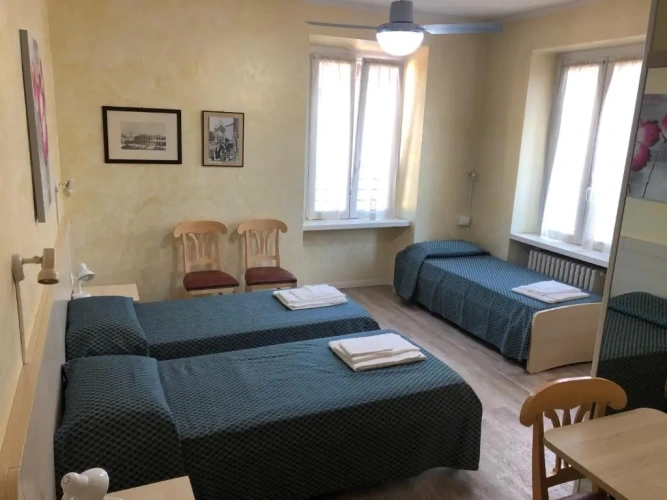Standard Triple room