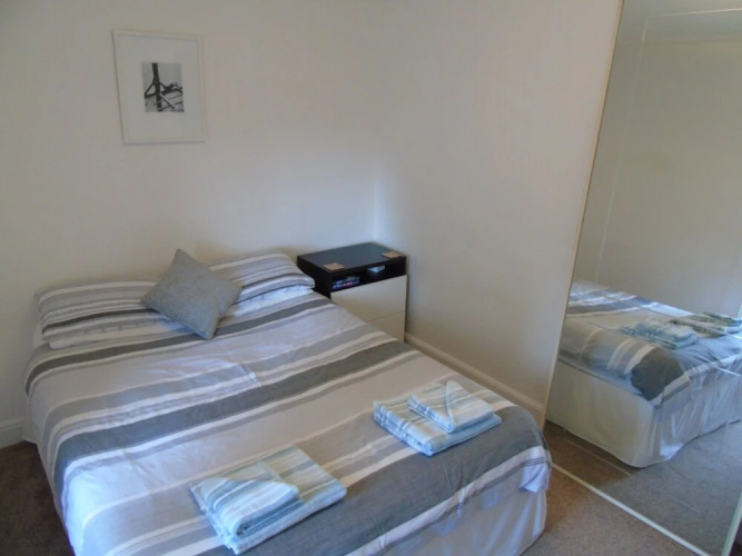 Snug - Krayr Apartment