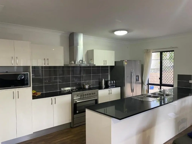 4 Bedrooms Cottage