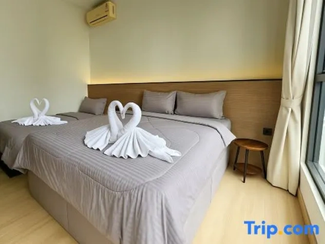 2 Bedrooms Standard Family room with balcony and beachfront