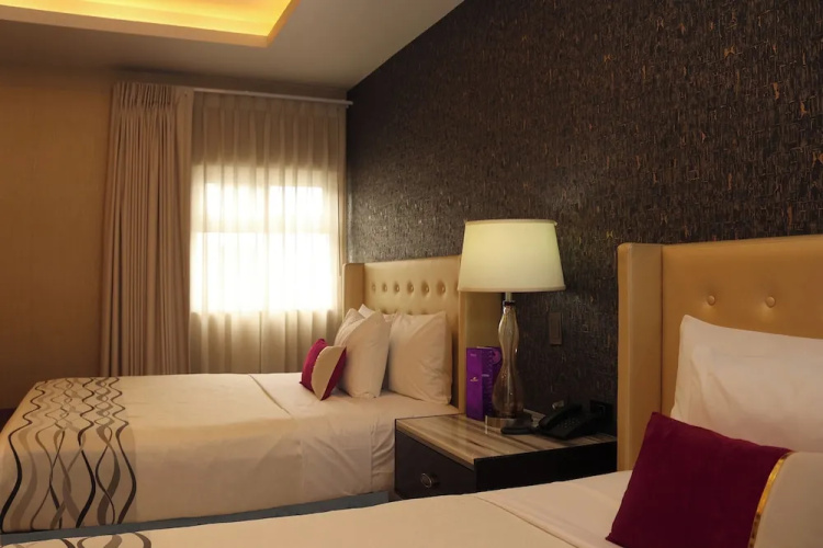 Hotel West Plaza