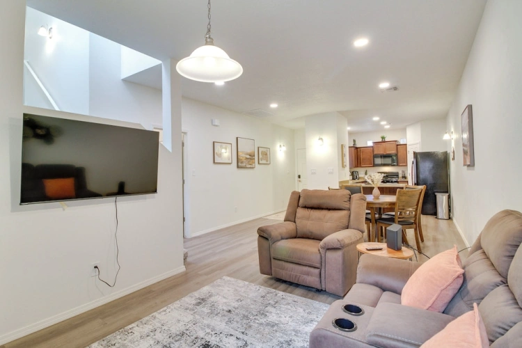 3 Bedrooms Apartment