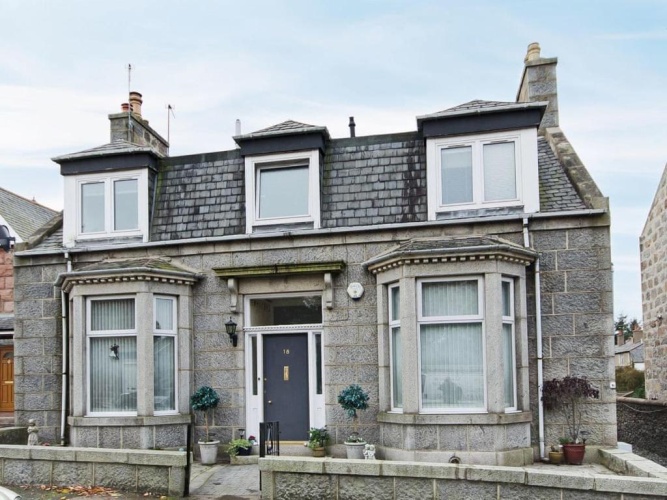 2 Bedrooms Double Apartment with garden view