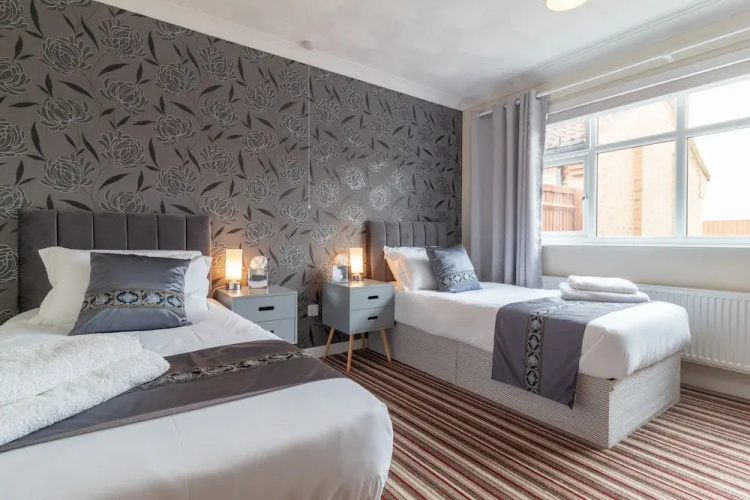 Cedar Drive, Holbeach - 1 to 4 - Self Catering