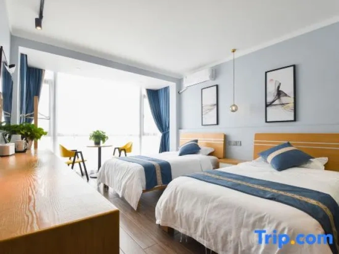 Standard Double room with partial sea view