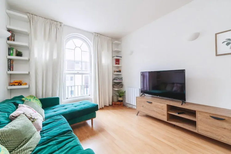 Rotherhithe Riverside Flat