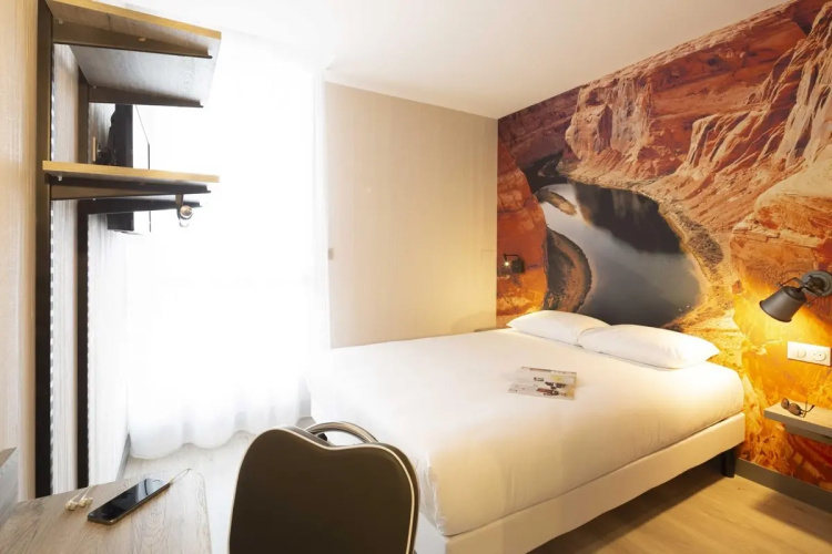 Break Hotel