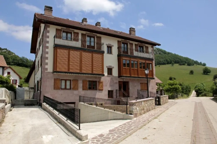 2 Bedrooms Apartment